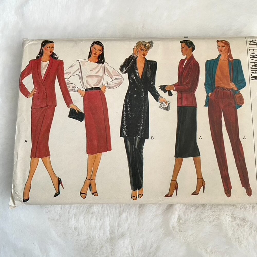Vogue Sewing Pattern - Picture 2 of 3